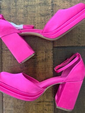 Cellenz bright hot pink satin platforms with chunky 4” block heels Sz. 10
